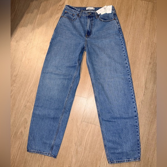 Abercrombie High Rise Taper Jean NWT - Picture 7 of 8